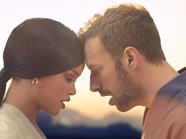 Chris Martin 'Coldplay' akan Buatkan Lagu di Album Baru Rihanna?